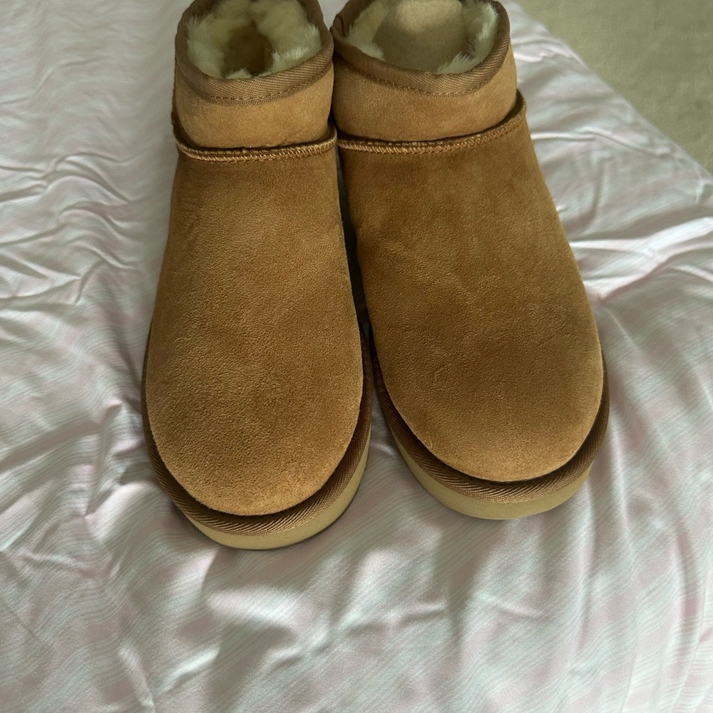 UGG Chestnut Classic Ultra Mini Boots Size 8 Brand New!